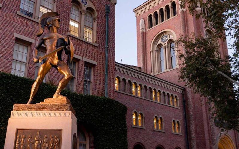 Tommy Trojan statue